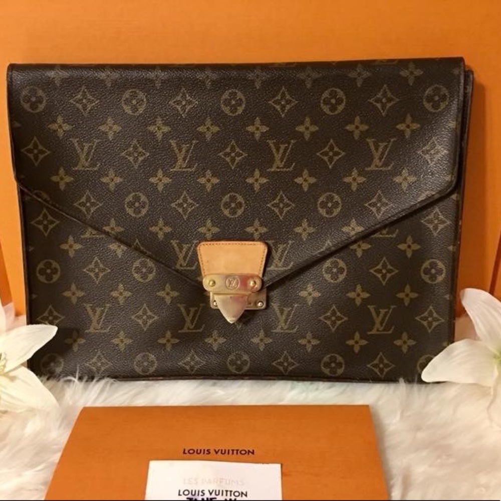 Authentic Louis Vuitton Porte Documents clutch